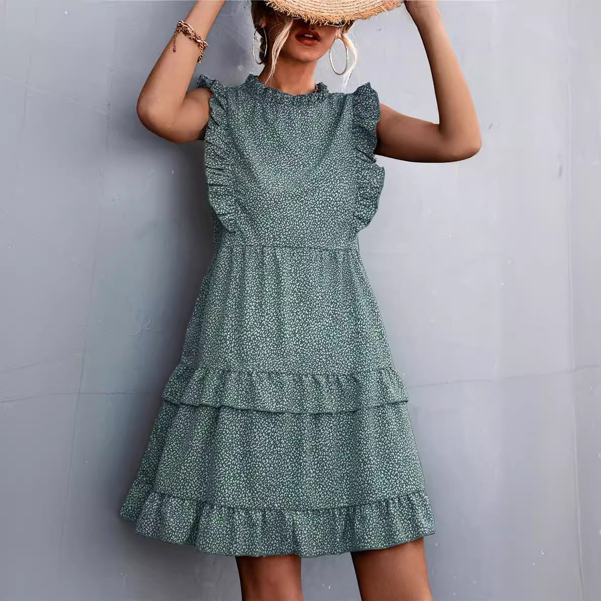 Damen luftiges Sommerkleid mit voluminösen Rüschensäumen und femininer Silhouette R&B
