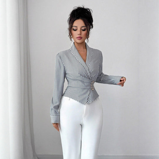 Damen nan taillierte Wickelbluse mit Reverskragen und dekorativer Metallschließe R&B