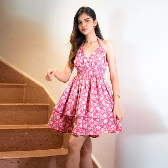 Damen Freizeitkleid mit tiefem V-Ausschnitt und voluminösem Rock R&B
