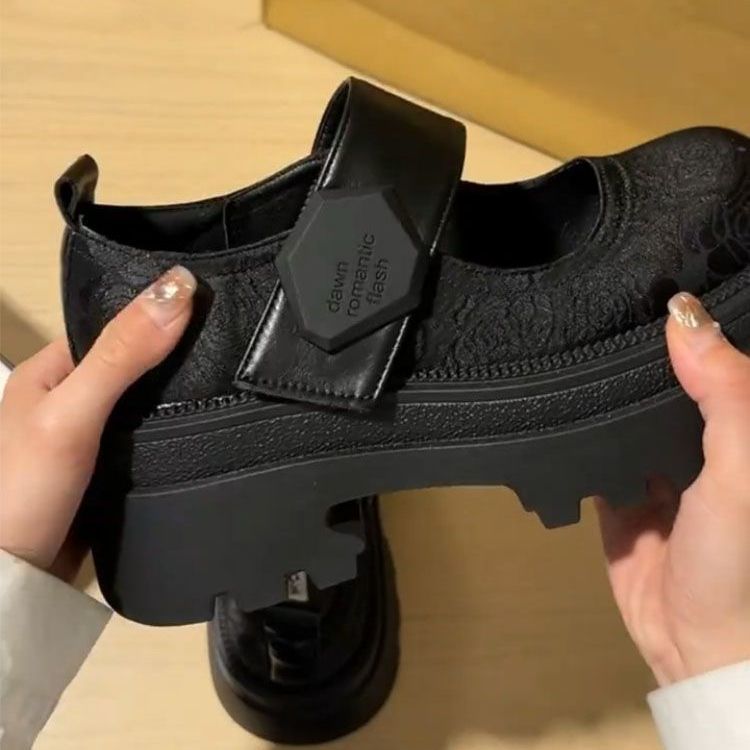 Damen Modische Slip-On Clogs mit robustem Profil und Druckmuster