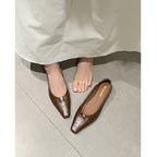 Damen spitze Ballerinas mit modischem Schnallenakzent und komfortablem Fußbett
