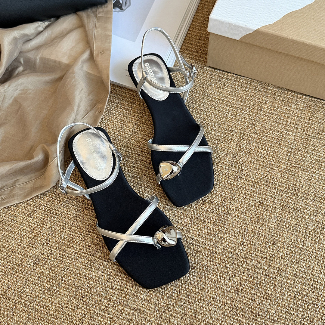 Damen Elegante Sandalen mit verstellbaren Riemen und glänzenden Akzenten R&B