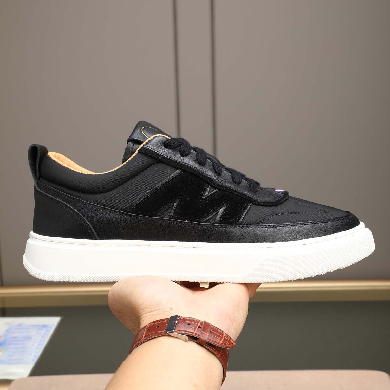 Damen Sportliche Sneakers mit luxuriösem Leder und rutschfester Laufsohle R&B