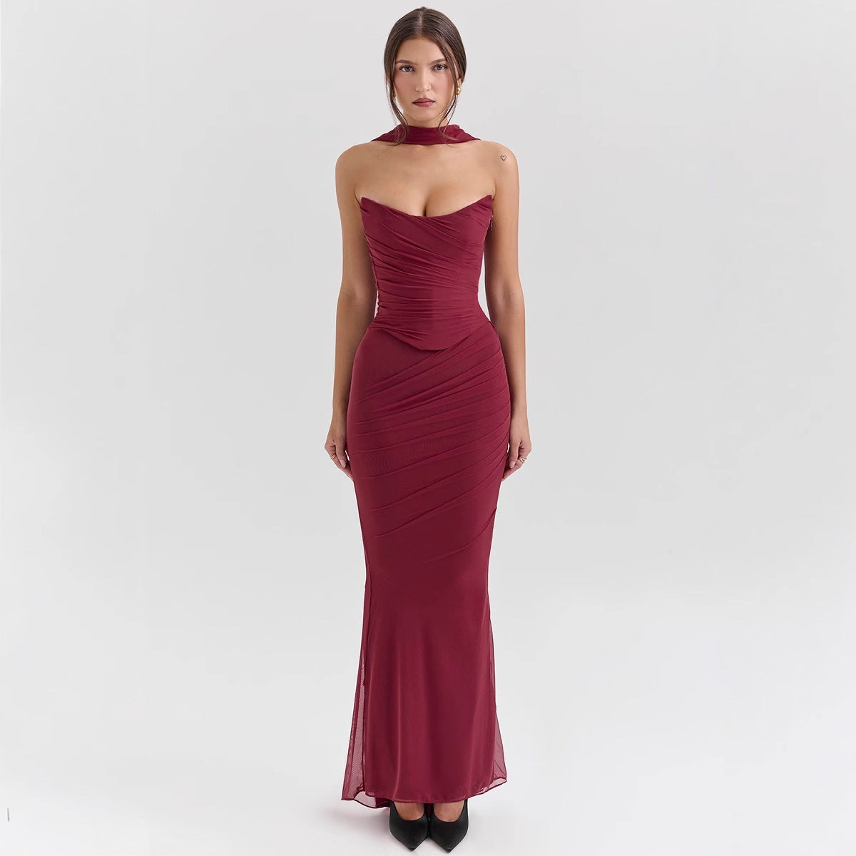 Damen Abendkleid mit schickem Dekolleté und figurbetontem Schnitt R&B