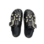 Damen nan verzierte Schlupf-Clogs mit metallischen Conchos, großer Zierschnalle und ergonomischem Fußbett R&B