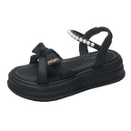 Damen modische Plateausandalen mit Schleifen-Detail und Perlenakzent