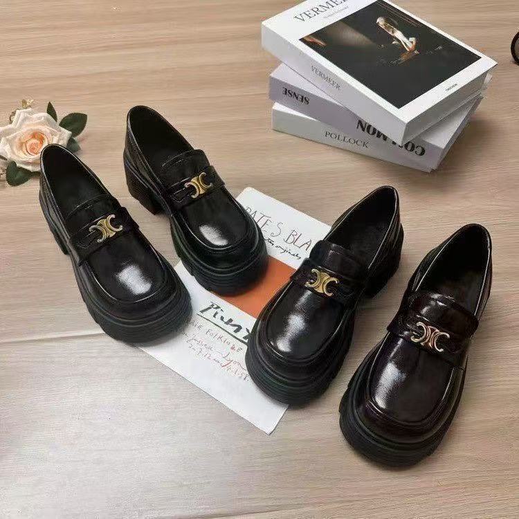 Damen Elegante Loafer mit goldenen Akzenten und dicker Sohle R&B