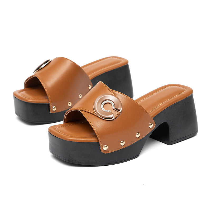 Damen modische Plattform-Sandalen mit glänzendem Detail und komfortablem Absatz R&B
