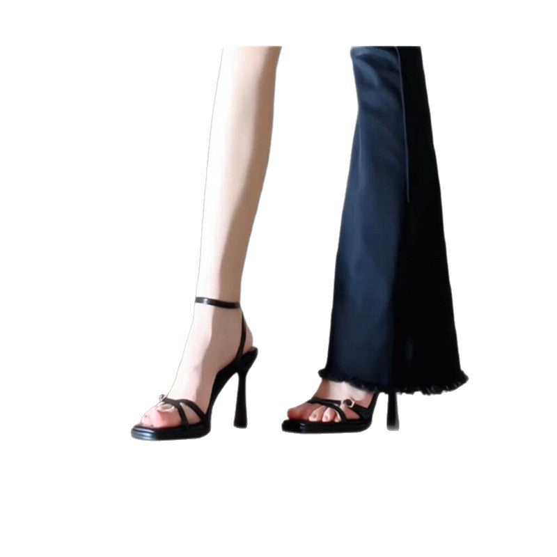 Damen elegante Sandaletten mit modischen Akzenten R&B