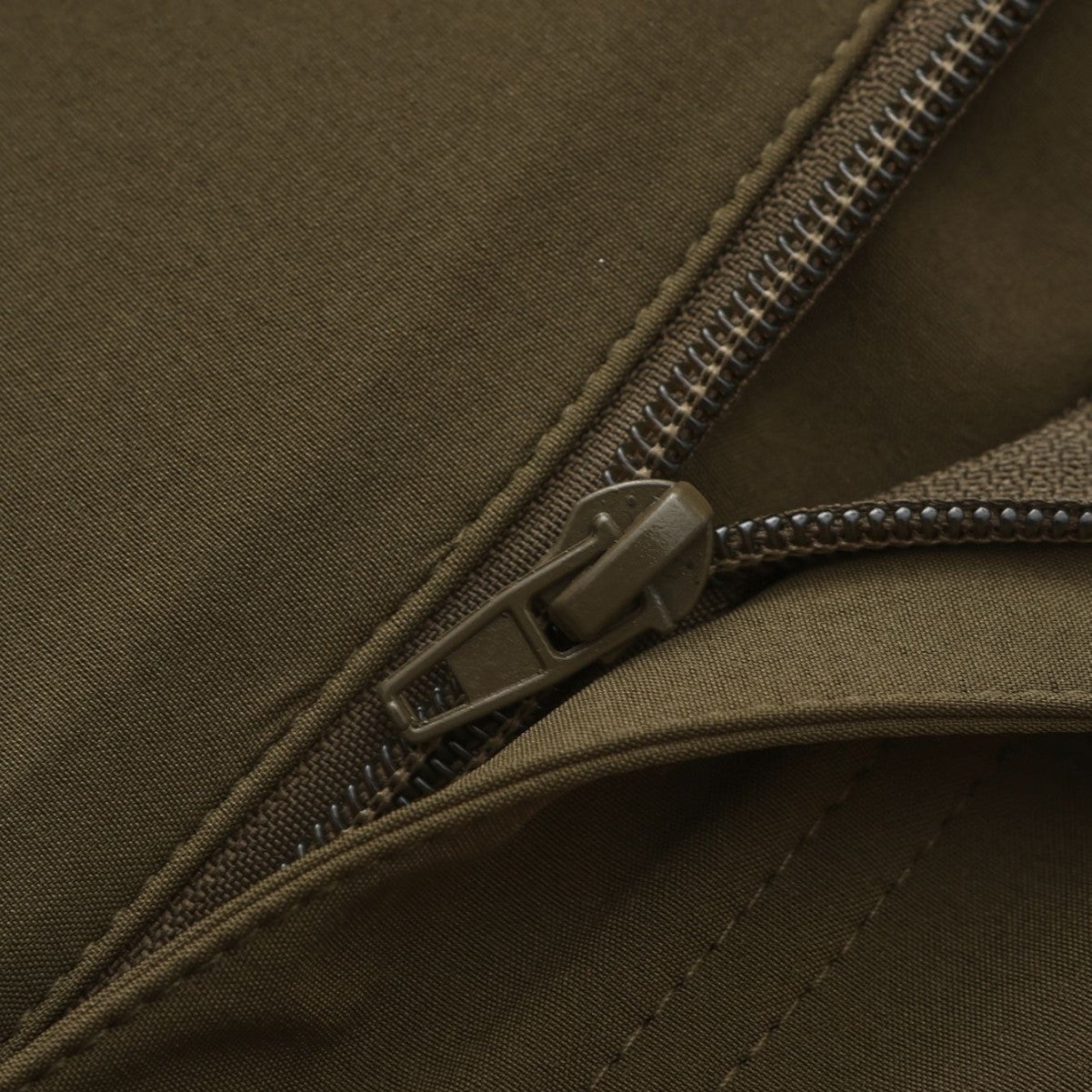 Herren Cargo-Hose mit verstellbarem Bund und tiefen Seitentaschen