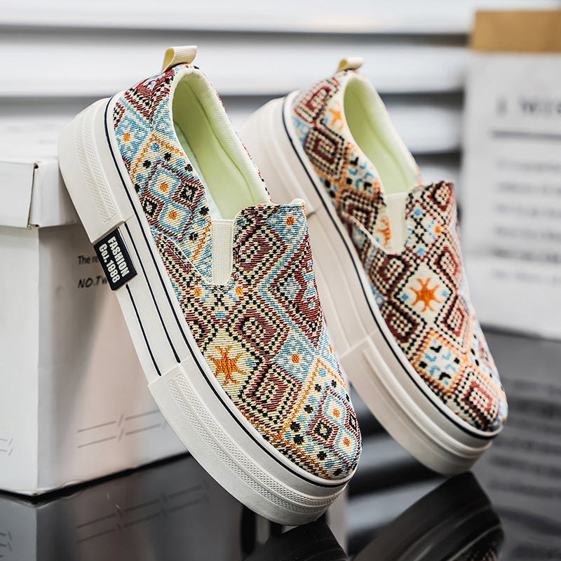 Damen Modische Slip-On Sneakers mit einzigartigem gewR&Btem Design R&B