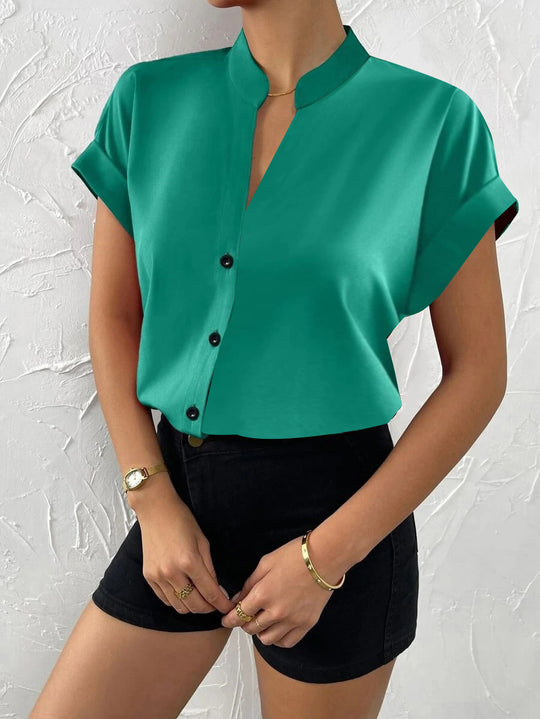 Damen Elegante Kurzarmbluse mit Stehkragen und subtilen Knopfdetails R&B