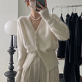 Damen Flauschiger Cardigan mit V-Ausschnitt und dekorativen Knöpfen