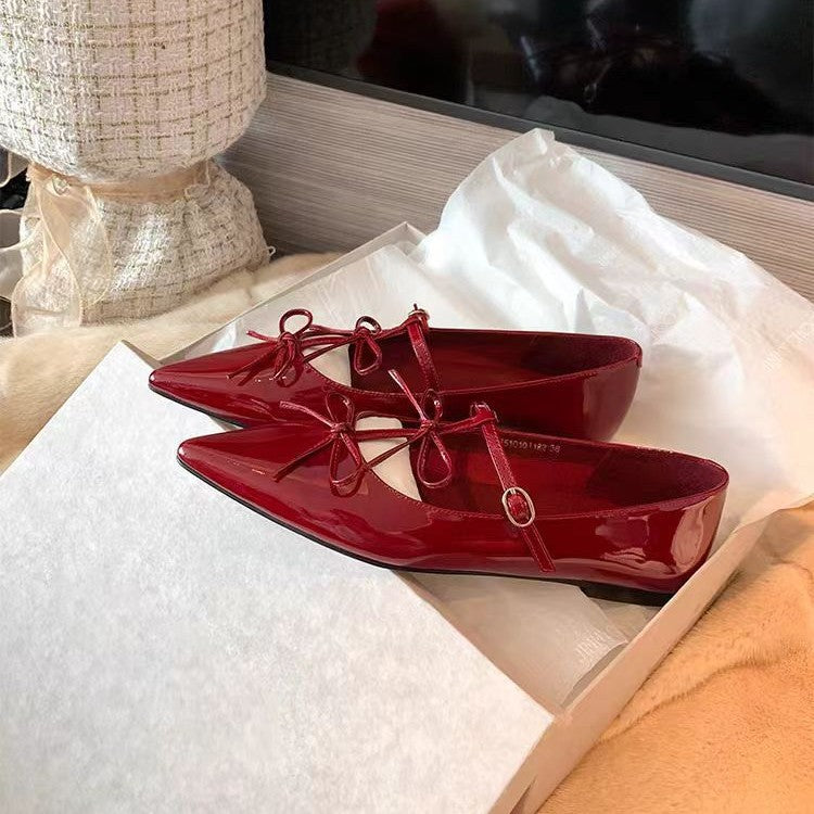 Damen Ballerina-Schuhe mit verspieltem Schleifendetail und eleganter Lackoberfläche