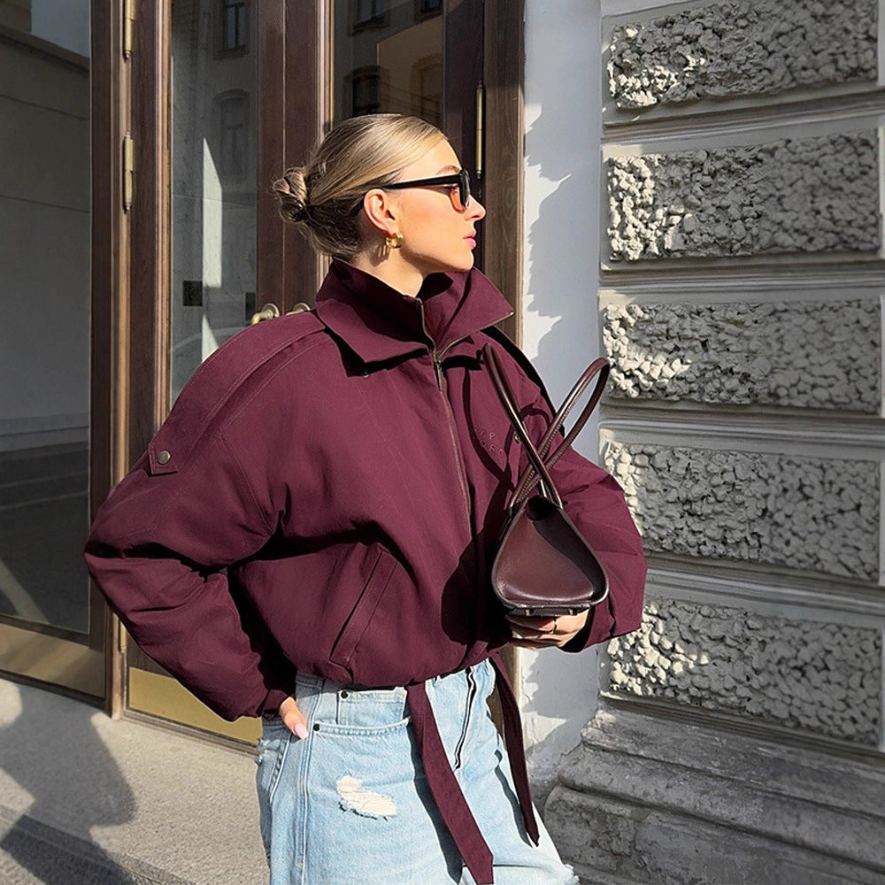 Damen Urbaner Oversized Steppjacke mit hohem Kragen und Gürtel R&B