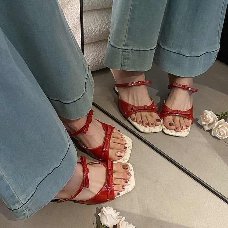 Damen modische Riemchen-Sandaletten mit floralem Design und elegantem Absatz R&B