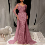 Damen Glamouröses Abendkleid mit schimmerndem Spitzenoberteil und fließendem Tüllumhang R&B