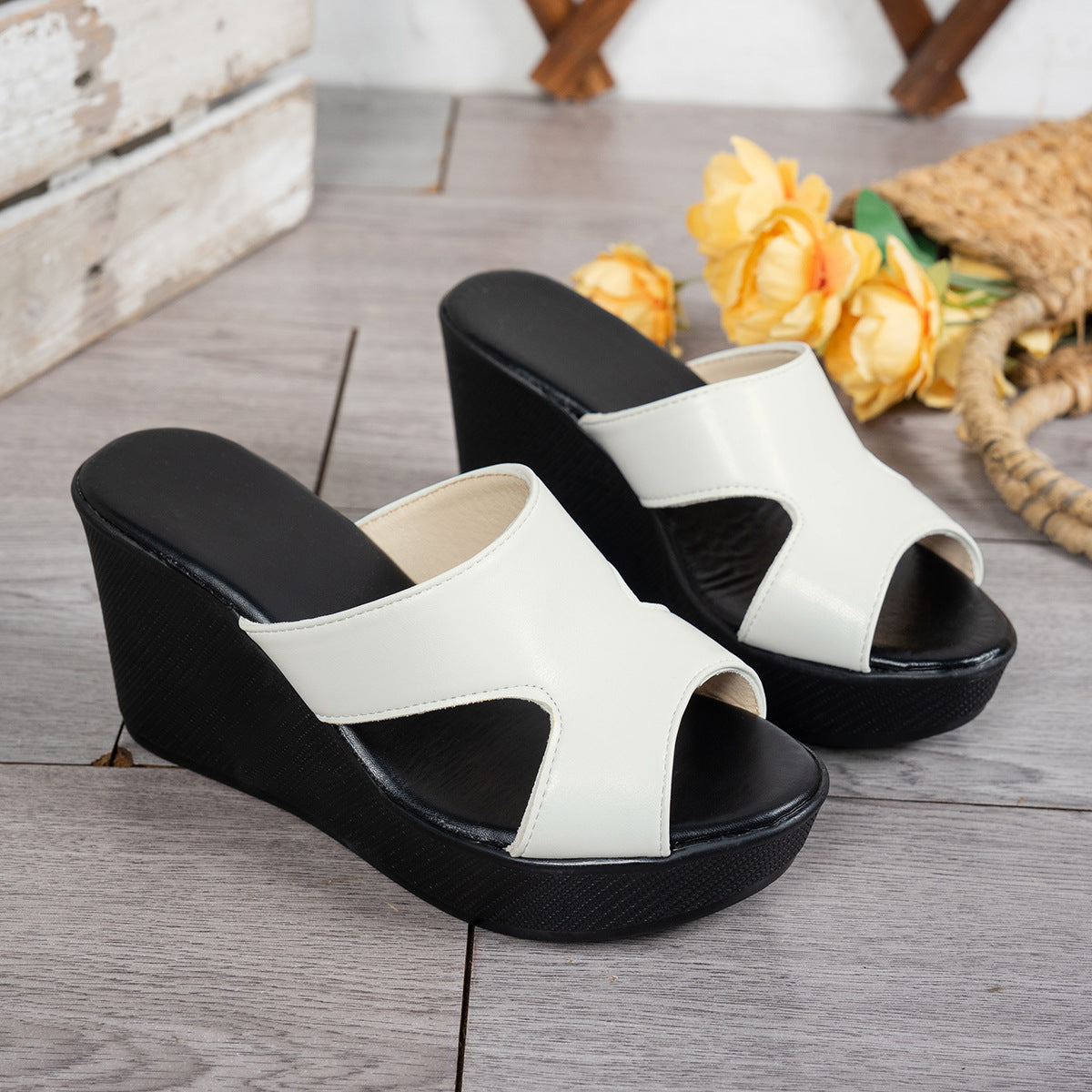 Damen Wedge-Pantoletten mit modischem Cut-Out-Design und rutschfester Sohle R&B