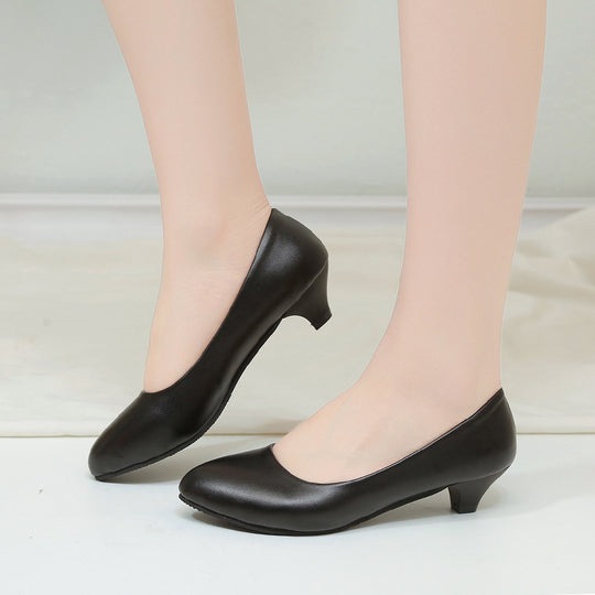 Damen nan spitz zulaufende Pumps in Hochglanz-Lackoptik mit niedrigem konischem Absatz gepolstertem Komfortfußbett und weichem Innenfutter R&B