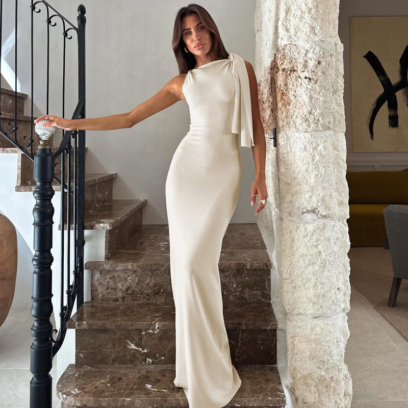 Damen Elegantes Maxikleid mit asymmetrischen Trägerdetails R&B