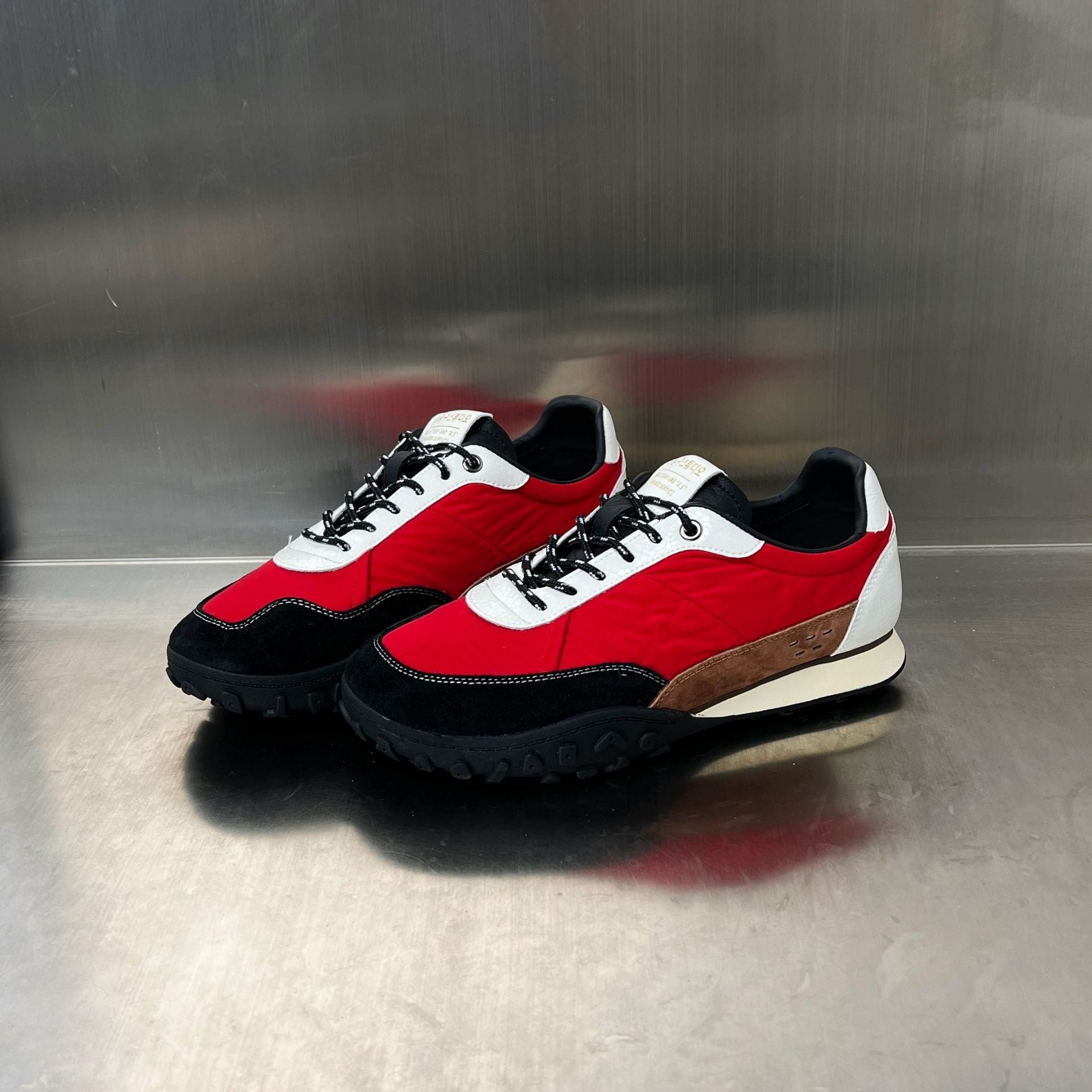 Damen Sportliche und elegante Freizeit-Sneaker mit gepolstertem Innenfutter und rutschfester Sohle R&B