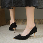 Damen elegante Absatzschuhe mit goldenen Details und spitzem Design R&B