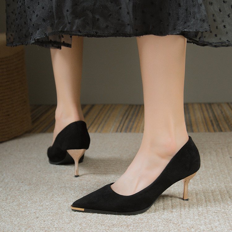 Damen elegante Absatzschuhe mit goldenen Details und spitzem Design R&B