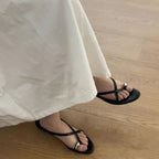 Damen Zehentrenner-Sandalen mit elegantem Riemendesign und modischem Schmuckdetail R&B