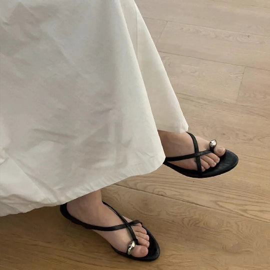 Damen Zehentrenner-Sandalen mit elegantem Riemendesign und modischem Schmuckdetail R&B
