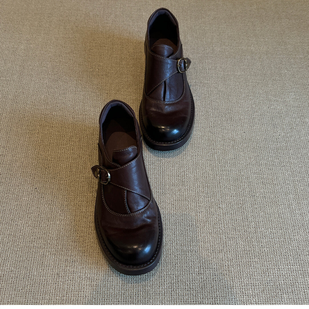 Damen schwarze Ankle Boots mit modischem Schnallenakzent und eleganter Absatzhöhe