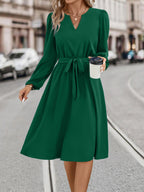 Damen Kleid mit V-Ausschnitt, Taillengürtel und eleganten langen Ärmeln R&B
