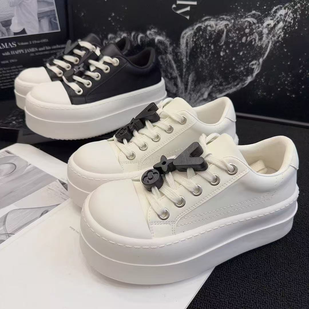 Damen Plateau Sneaker mit trendigem Design und elastischen Schnürsenkeln