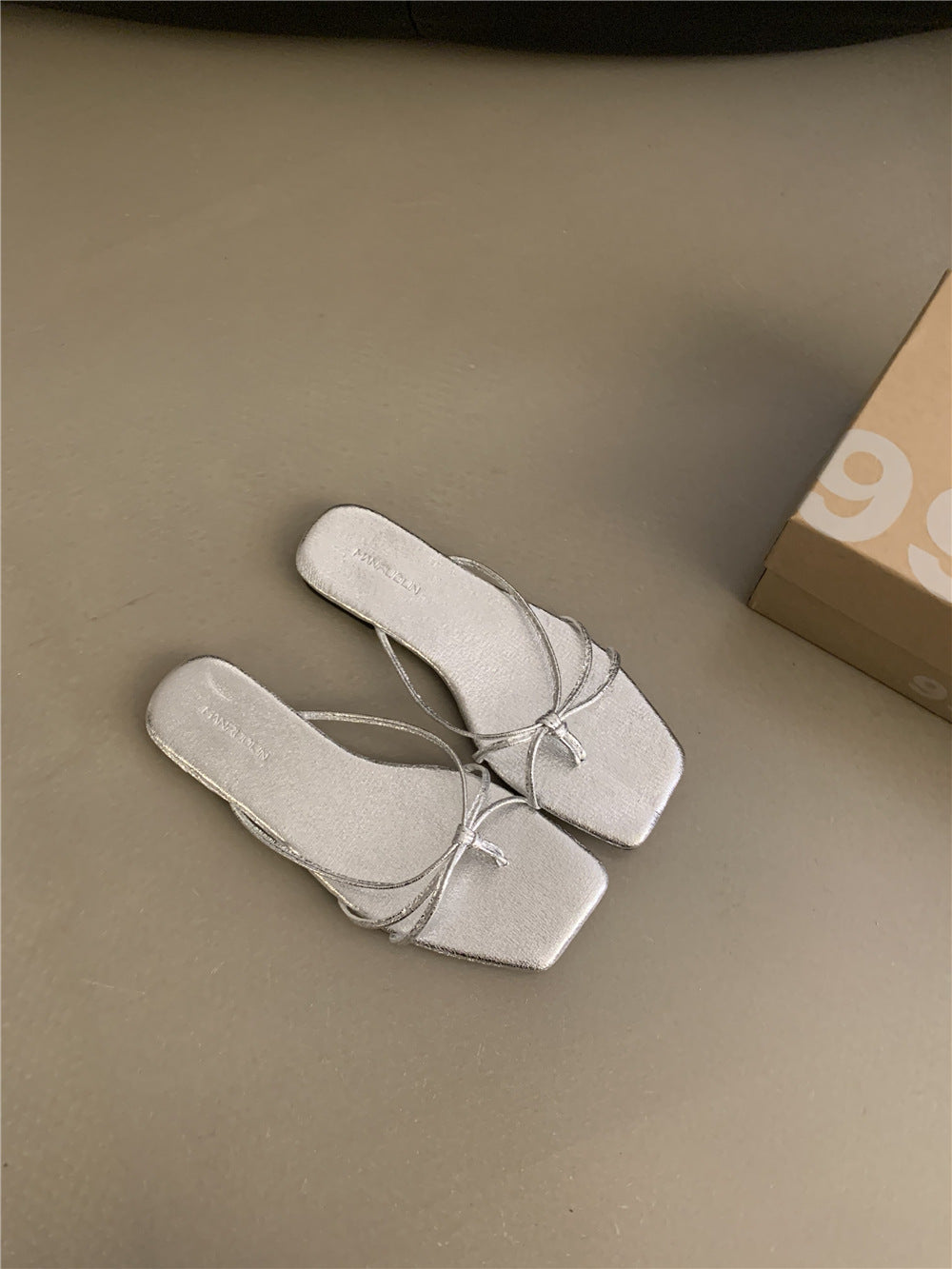 Damen Stylische Riemchen-Sandalen mit quadratischer Zehenpartie und feinem Bindedesign R&B
