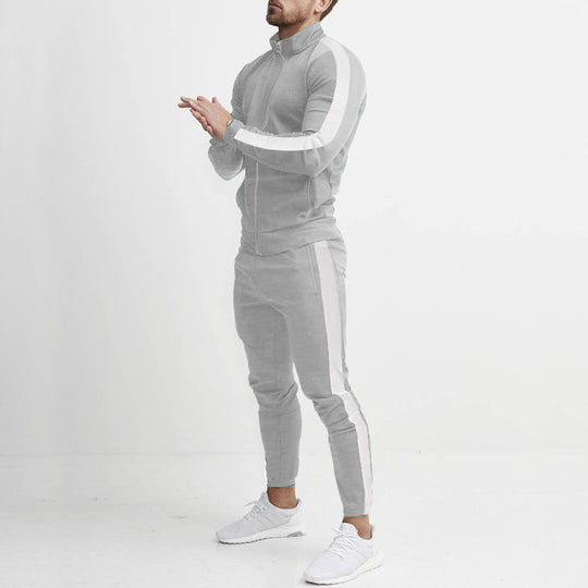 Herren nan eng anliegendes Sportensemble mit Stehkragen, durchgehendem Reißverschluss und schmal zulaufender Sporthose mit Seitenstreifen R&B