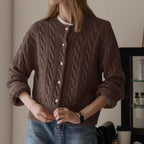 Damen Strickjacke mit Zopfmuster und eleganten Knopfdetails R&B
