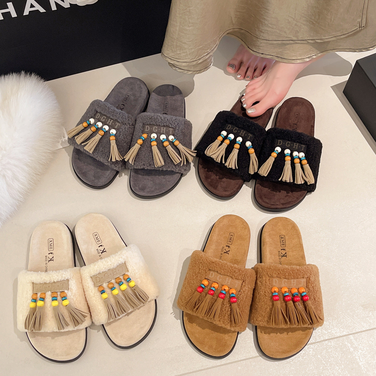 Damen Flauschige Pantoletten mit Boho-Design und Fransen EB