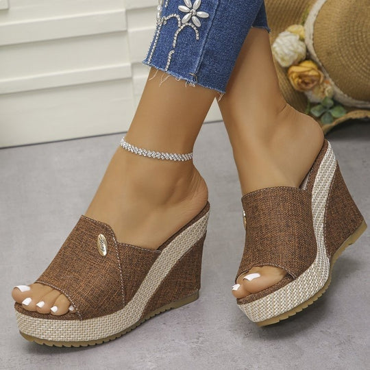 Damen Wedge-Pantoletten mit stylischem Textil-Obermaterial und dekorativem Schmuckdetail R&B