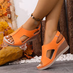 Damen modische Sandalen mit Cut-Out-Details und komfortabler Sohle R&B