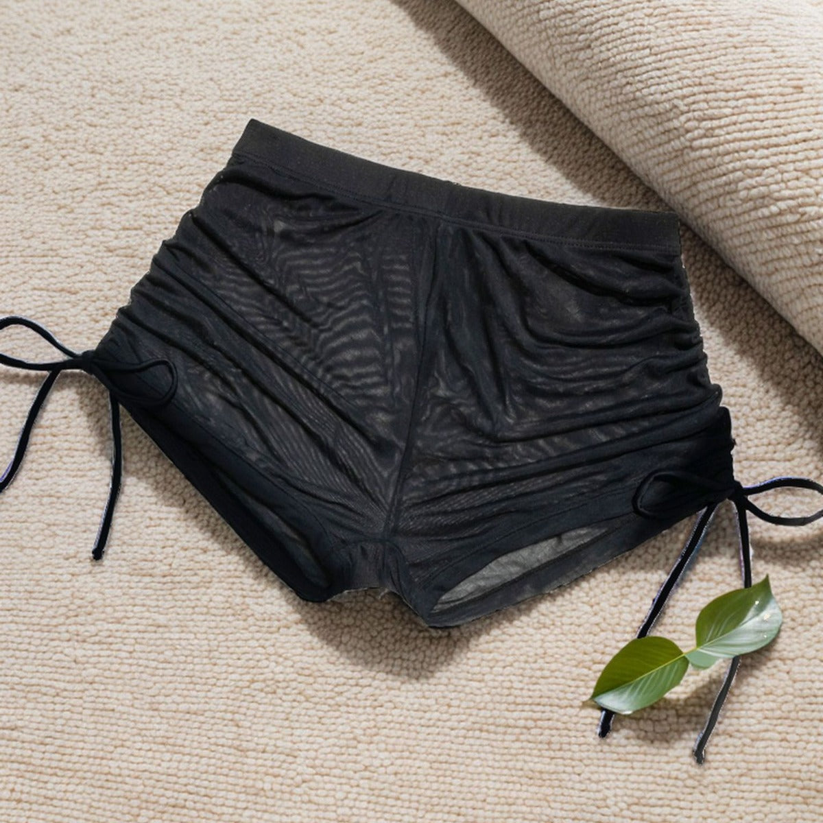 Damen Sportliche Raffungshorts aus transparentem Material R&B