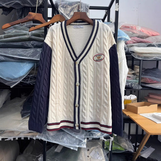 Damen Strickcardigan mit V-Ausschnitt und raffiniertem Muster R&B