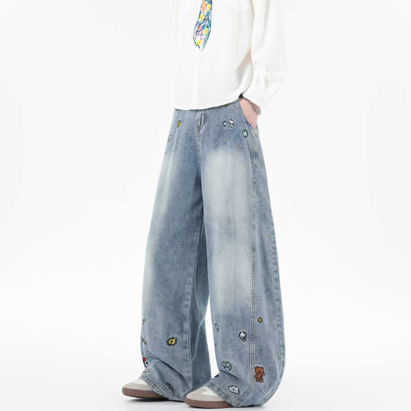 Damen Weit geschnittene Jeans mit bunten Stickereien