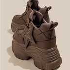 Damen Sportliche Plateau-Sneaker mit markantem Sternapplikation