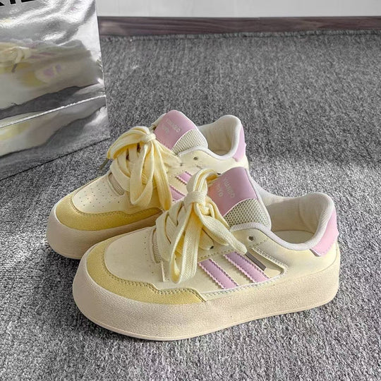 Damen Sportliche Sneaker mit komfortabler Polsterung und atmungsaktiver Oberflächenstruktur R&B
