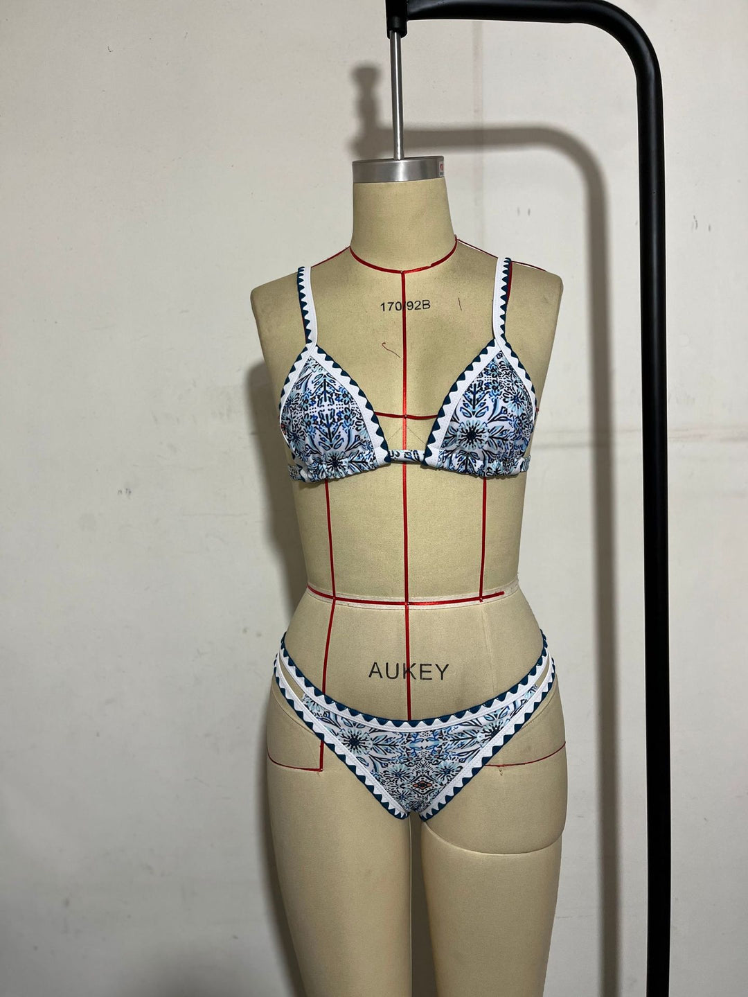 Damen Triangel-Bikini mit elegantem floralem Muster R&B