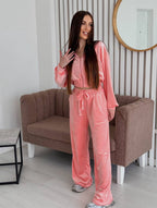 Damen Velours Freizeitanzug mit cropped Oberteil und weitem Bein