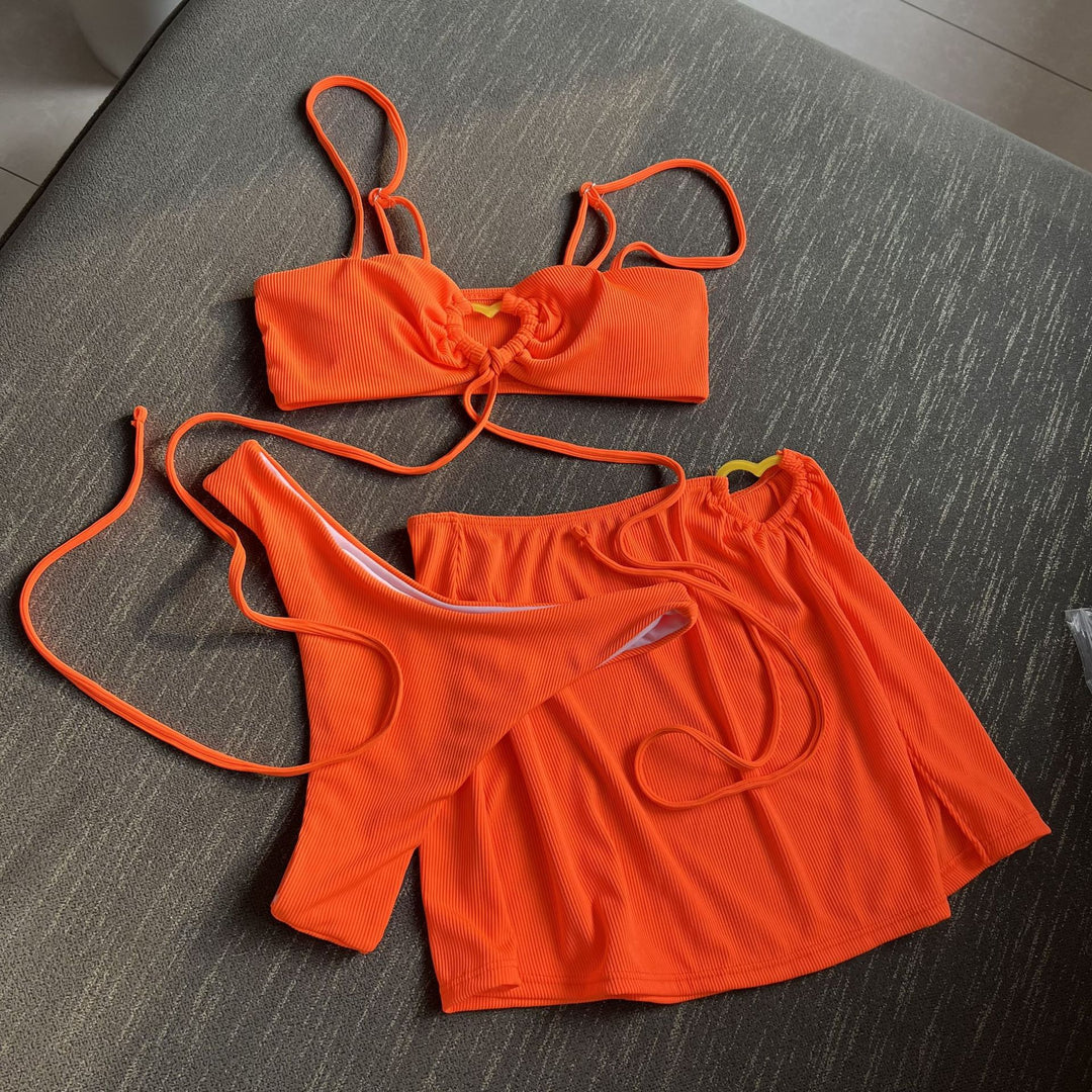 Damen Sportlicher Bikini mit Bandeau-Oberteil und lässigem Rock R&B
