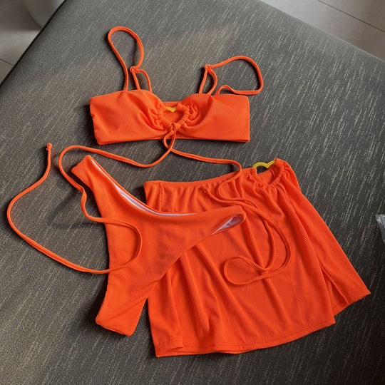 Damen Sportlicher Bikini mit Bandeau-Oberteil und lässigem Rock R&B
