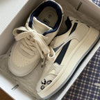 Damen Sneakers mit verspielt-nostalgischem Design