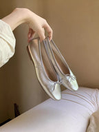 Damen Elegante Ballerinas mit schimmerndem Metallic-Finish und zierlichem Schleifenakzent