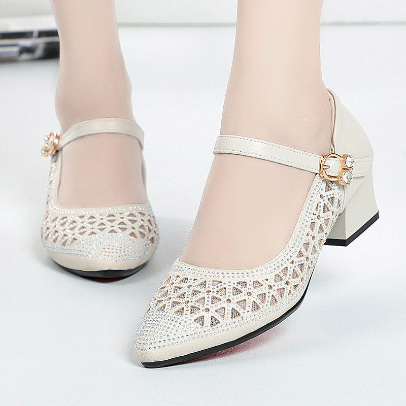 Damen Elegante Pumps mit kunstvollem Riemen und filigranem Detail R&B
